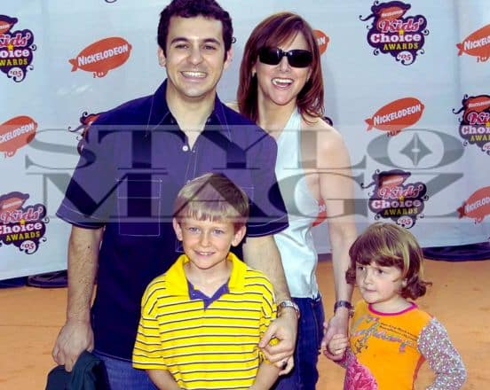 Jennifer Lynn Stone with her husband Fred Savage and Children 